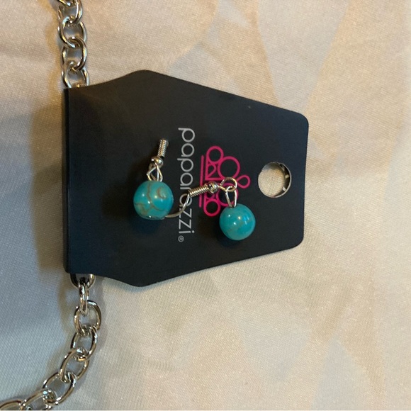Chic Silver and Turquoise Floral Necklace - Picture 3 of 3